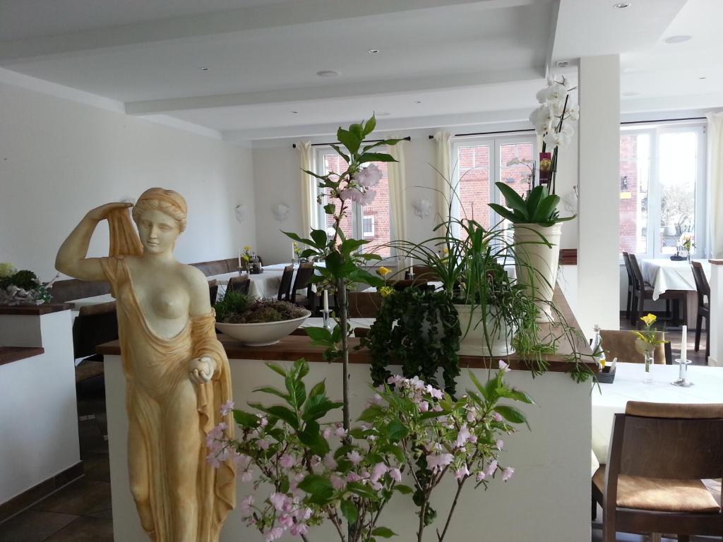 Hotel Helena Neu Wulmstorf Buitenkant foto